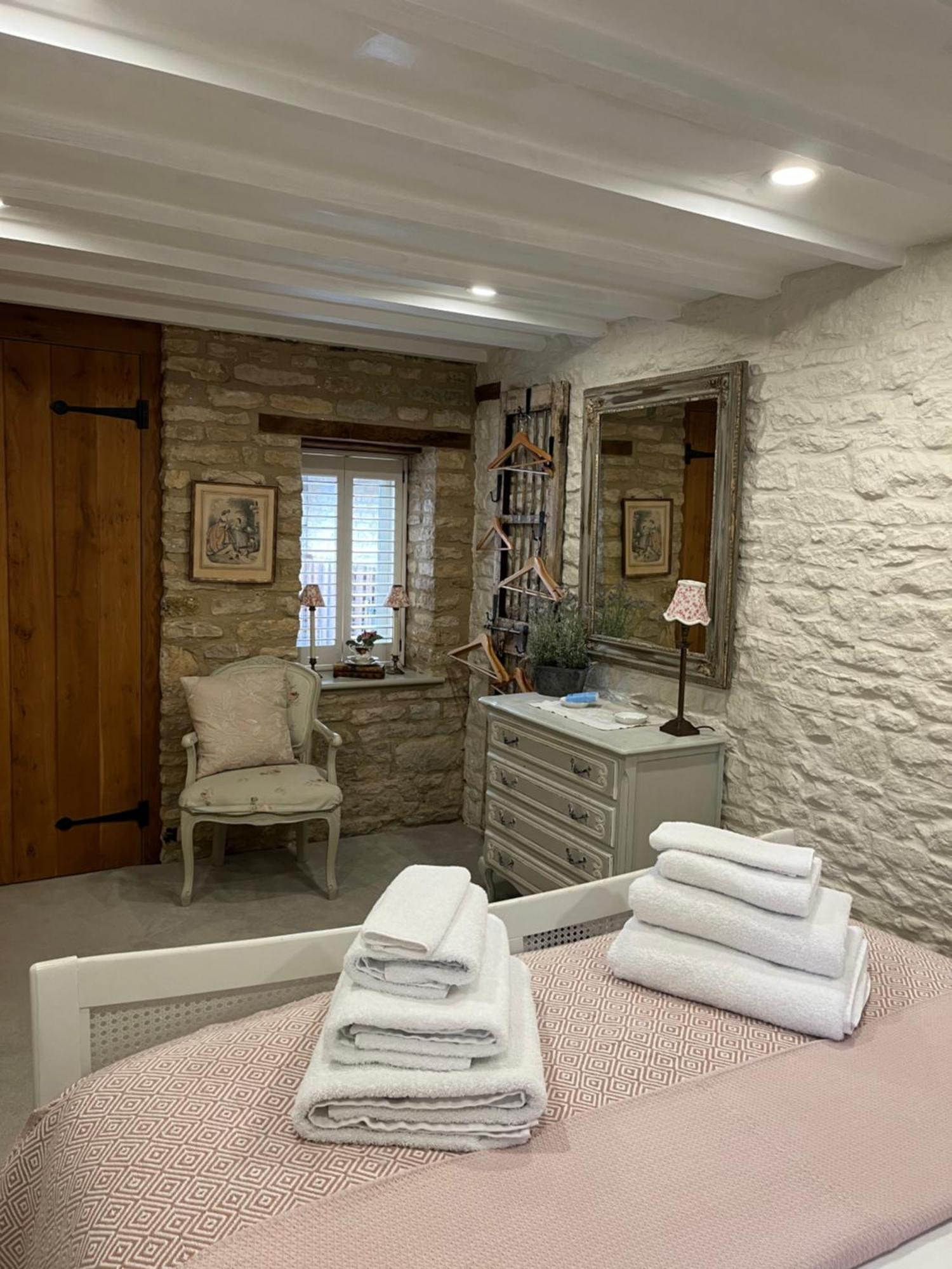 3 Bedroom 5* Barn Conversion Cotswolds تشيبينغ نورتون المظهر الخارجي الصورة